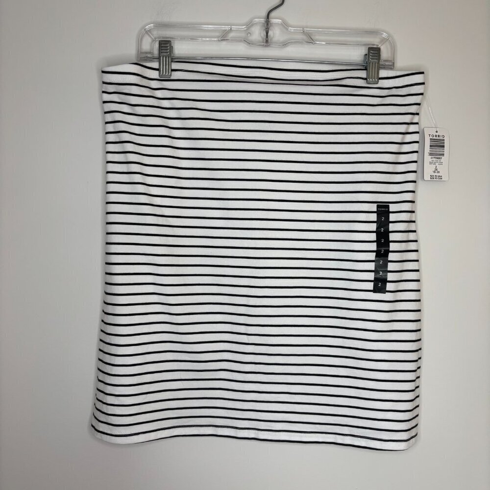 TORRID NEW Foxy Tube Top Womens 2X Black White Stripe Stretch Summer Strapless